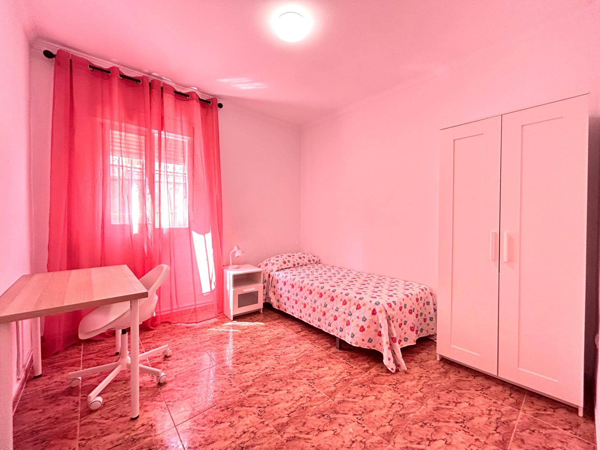 Habitación 72 m², Almería