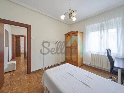 Piso de 80 m² en Oviedo