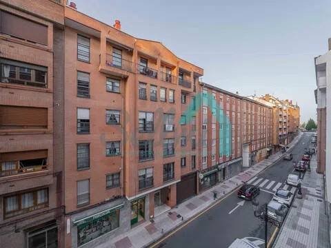 Piso de 90 m² en Oviedo