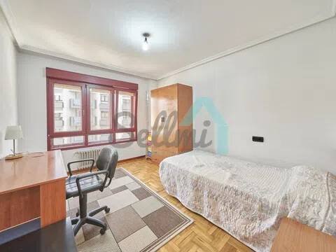 Piso de 70 m² en Oviedo