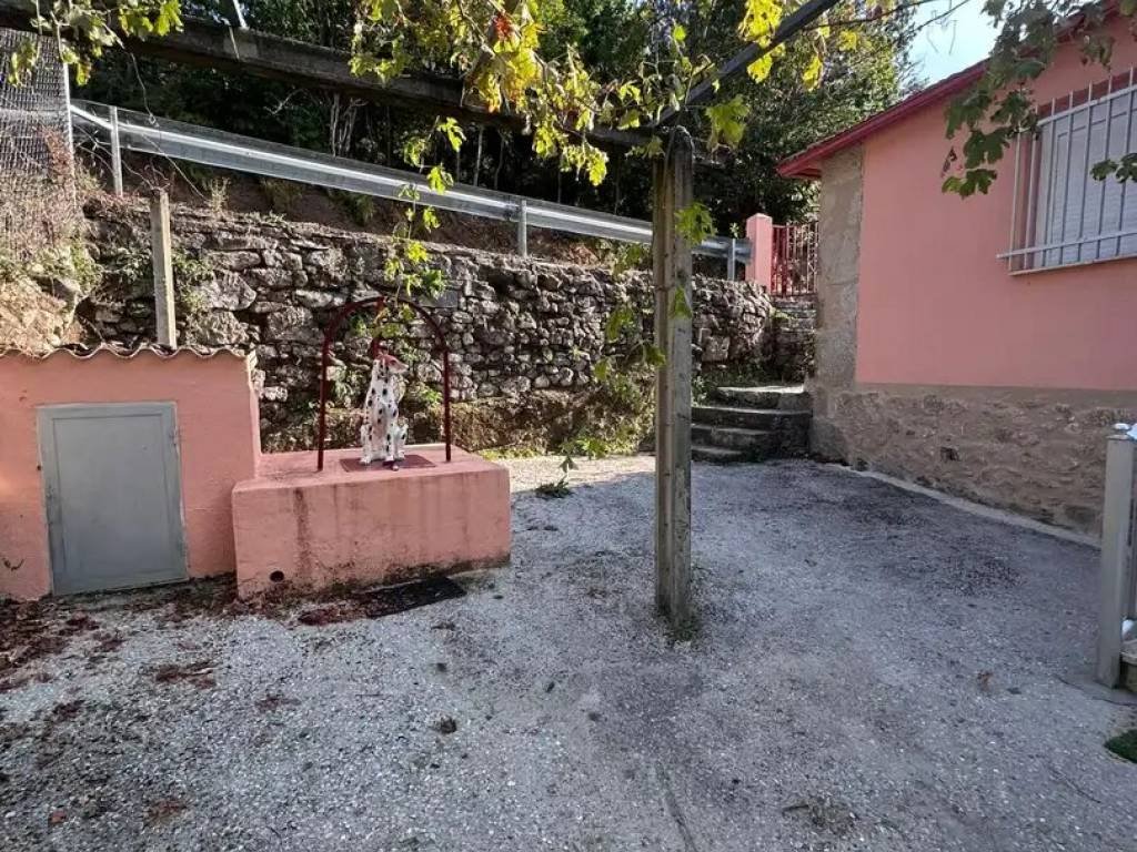 Casa de 95 m² en Parada de Sil