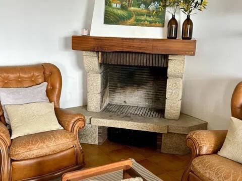 Casa de 85 m² en Oleiros