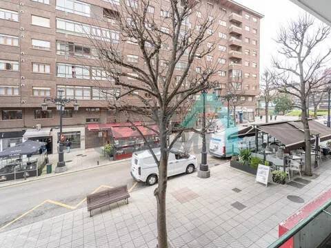 Piso de 80 m² en Oviedo