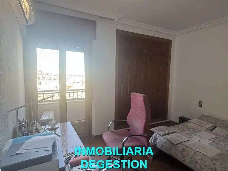 Piso de 190 m² en Linares