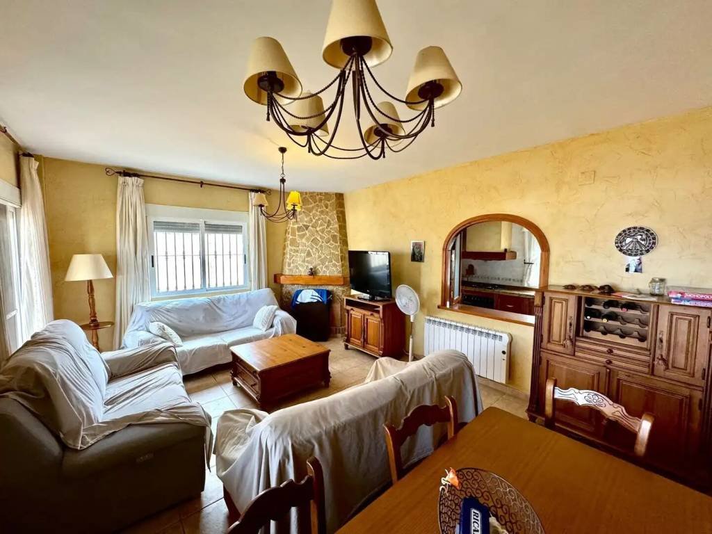 Casa de 150 m² en Jacarilla