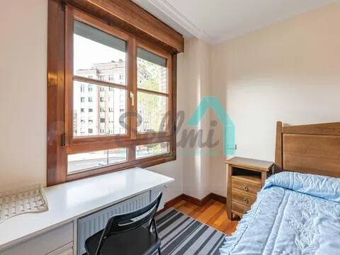 Pis de 111 m² a Oviedo