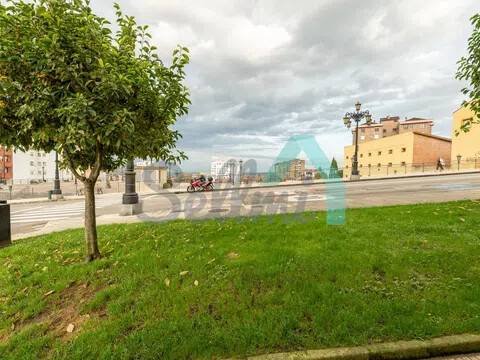 Piso de 93 m² en Oviedo