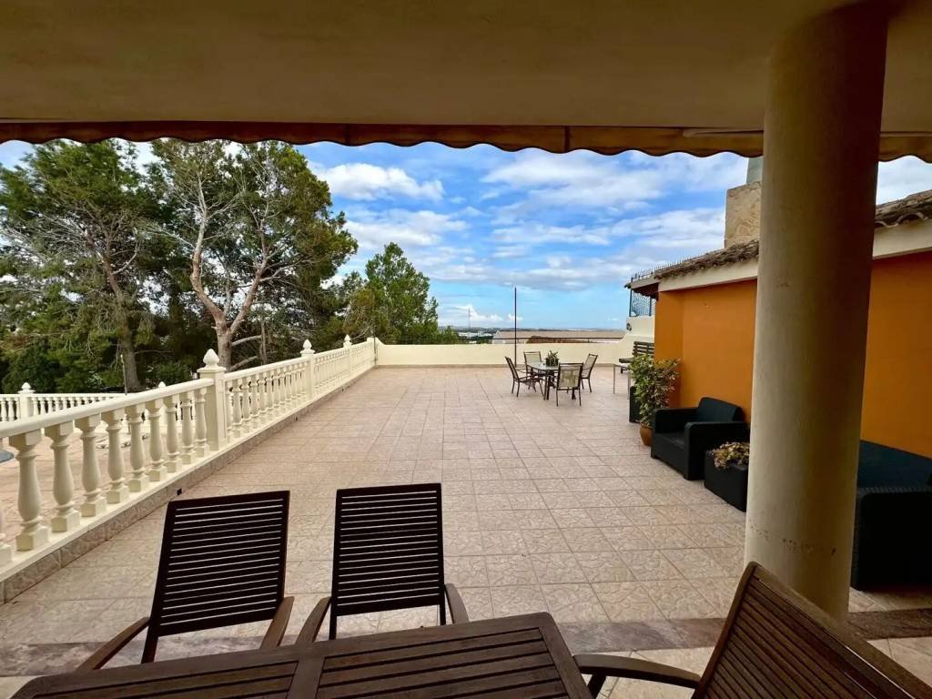 Casa de 150 m² en Jacarilla