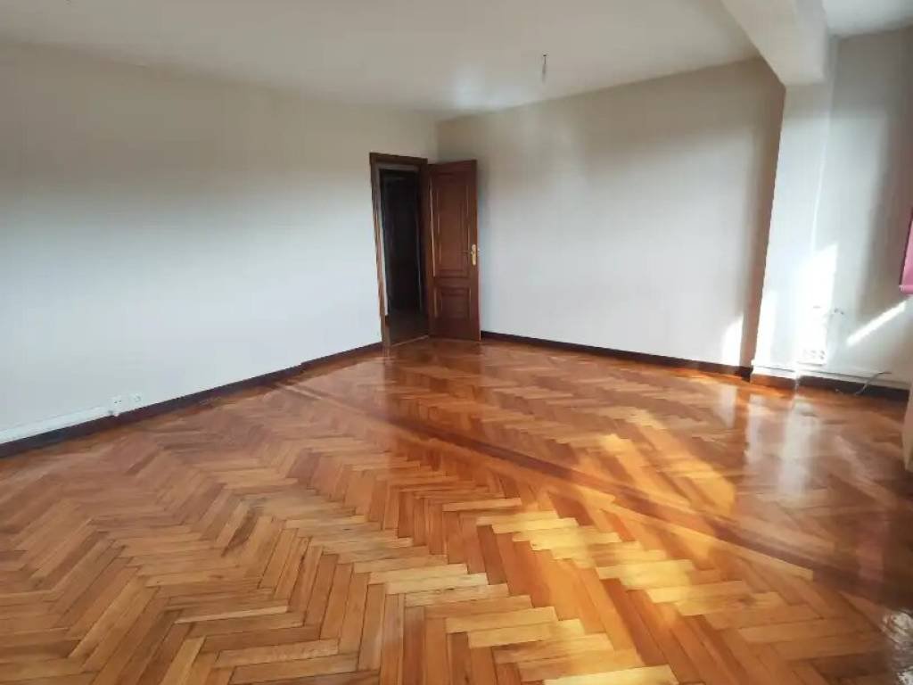 Wohnung 90 m² in Santiago de Compostela