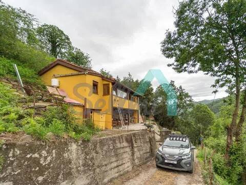 Casa de 100 m² en Mieres