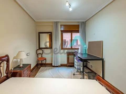 Piso de 131 m² en Oviedo