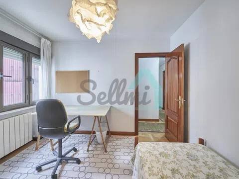 Piso de 86 m² en Oviedo