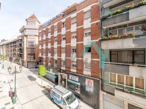 Piso de 51 m² en Oviedo