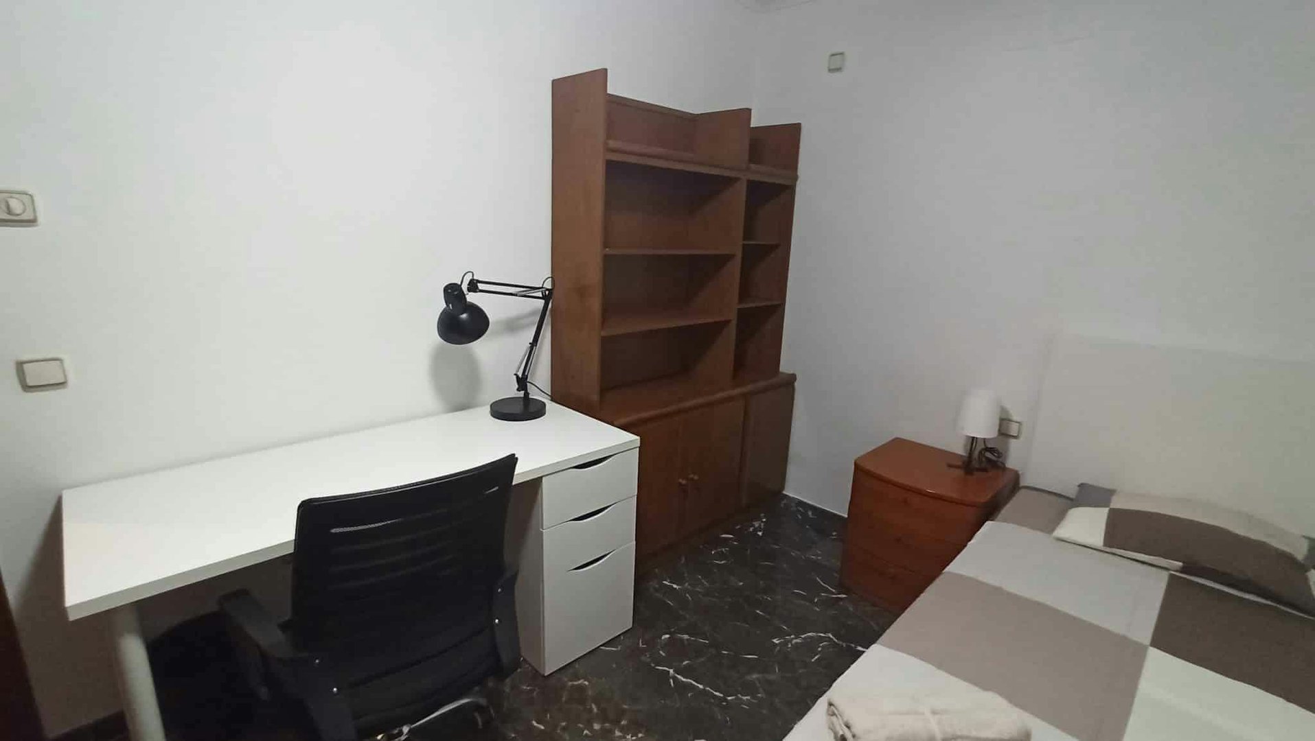 Habitació de lloguer, Aielo de Malferit
