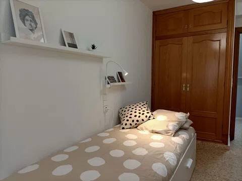 Habitación 240 m², La Almunia de Doña Godina