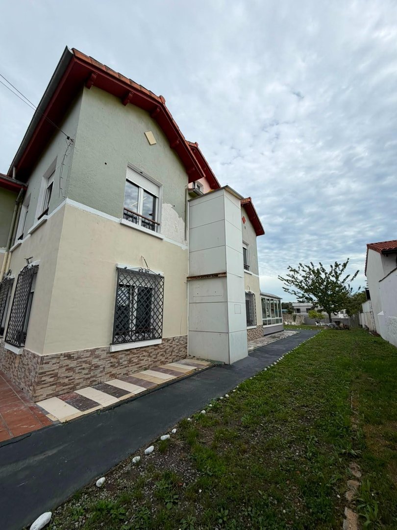 Casa de 328 m² en Gijón