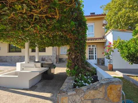 Casa de 280 m² en Oleiros
