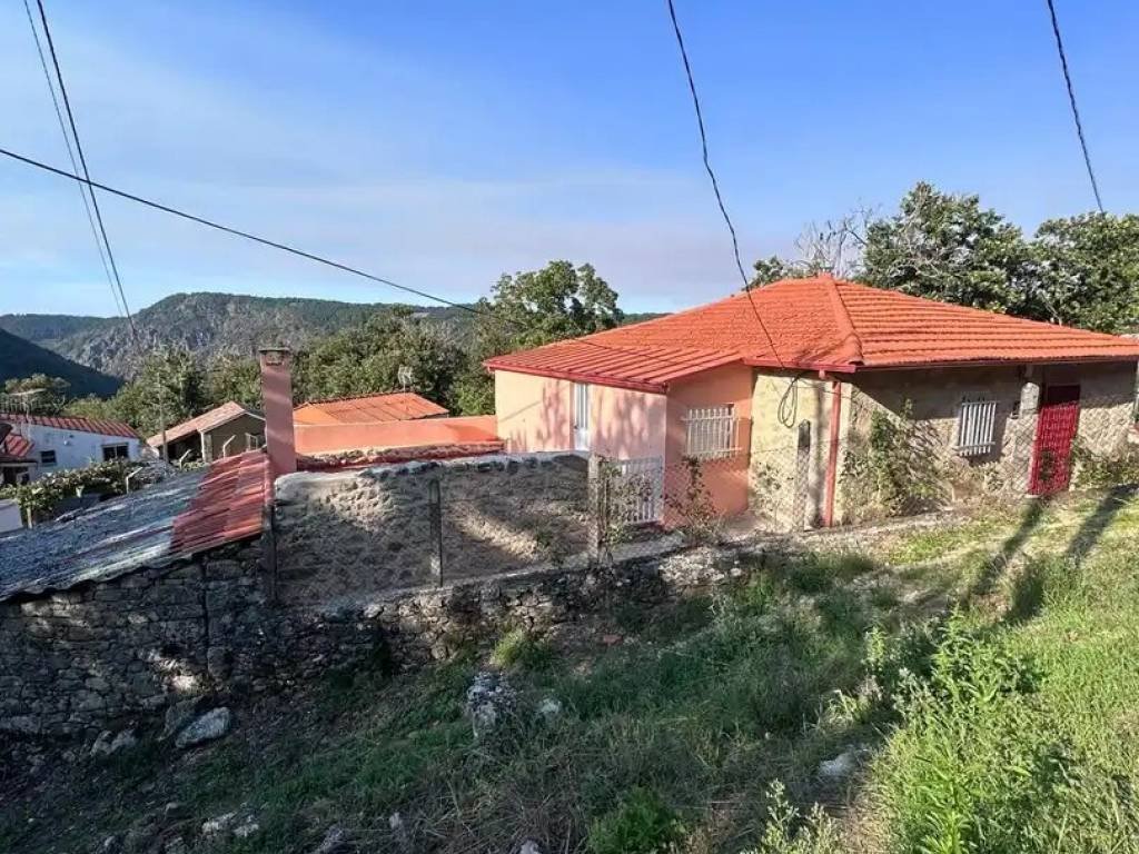 Casa de 95 m² en Parada de Sil