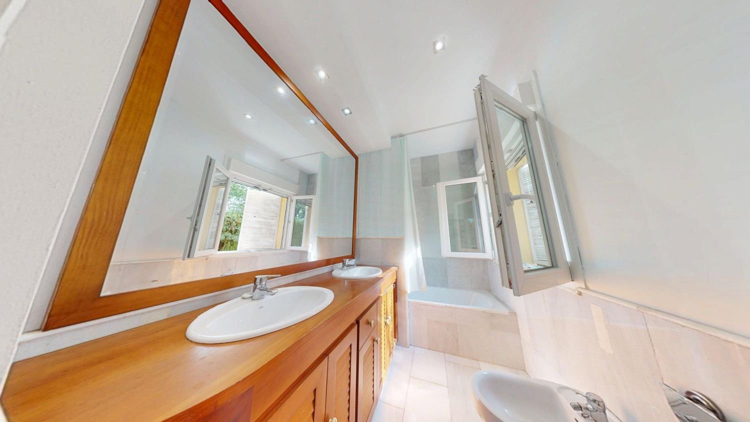 Haus 370 m² in Mairena del Aljarafe