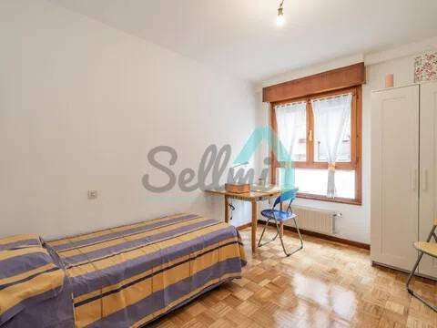 Piso de 87 m² en Oviedo