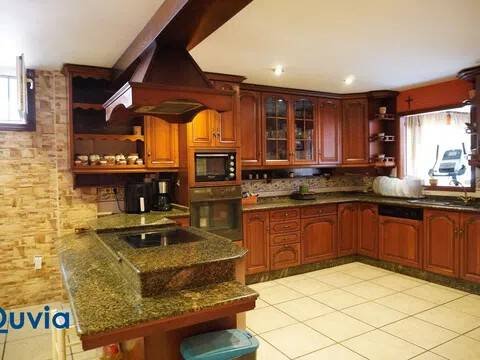 Habitación 260 m², Oleiros