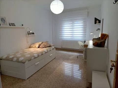 Habitación 240 m², La Almunia de Doña Godina