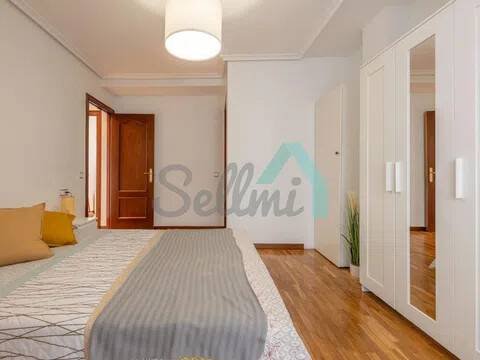 Piso de 80 m² en Oviedo