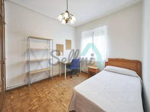 Piso de 80 m² en Oviedo
