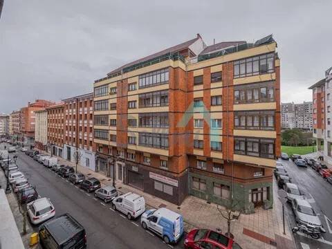 Piso de 96 m² en Oviedo