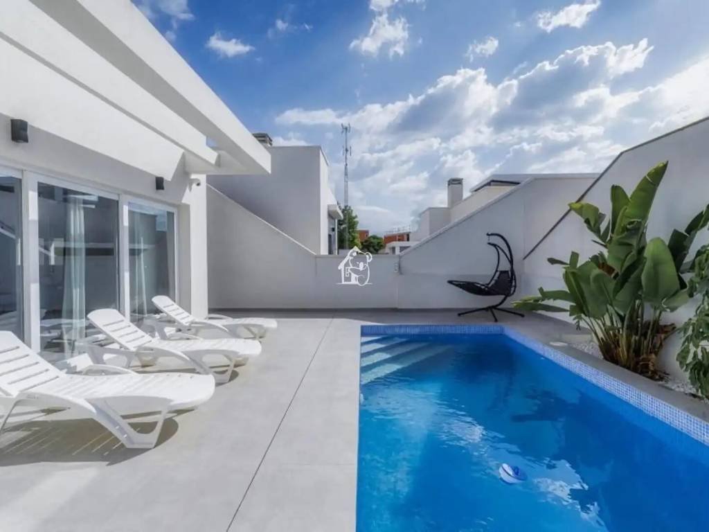 Casa de 400 m² en Los Montesinos