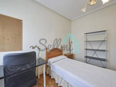 Piso de 80 m² en Oviedo