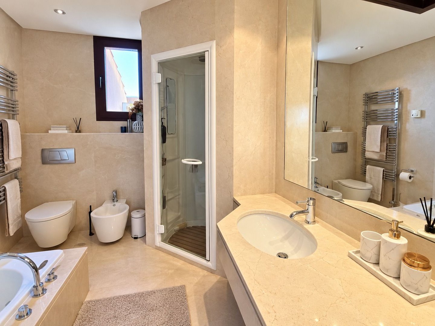 Appartement 330 m² à Luque