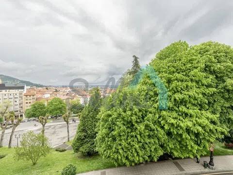 Piso de 212 m² en Oviedo
