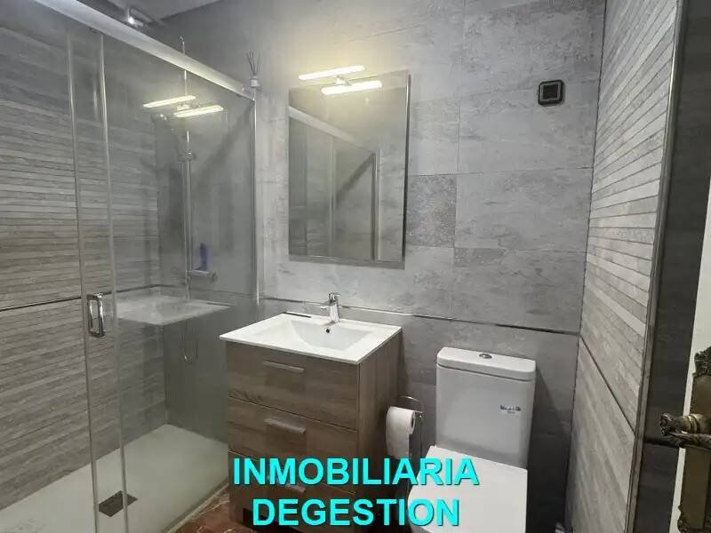 Piso de 190 m² en Linares