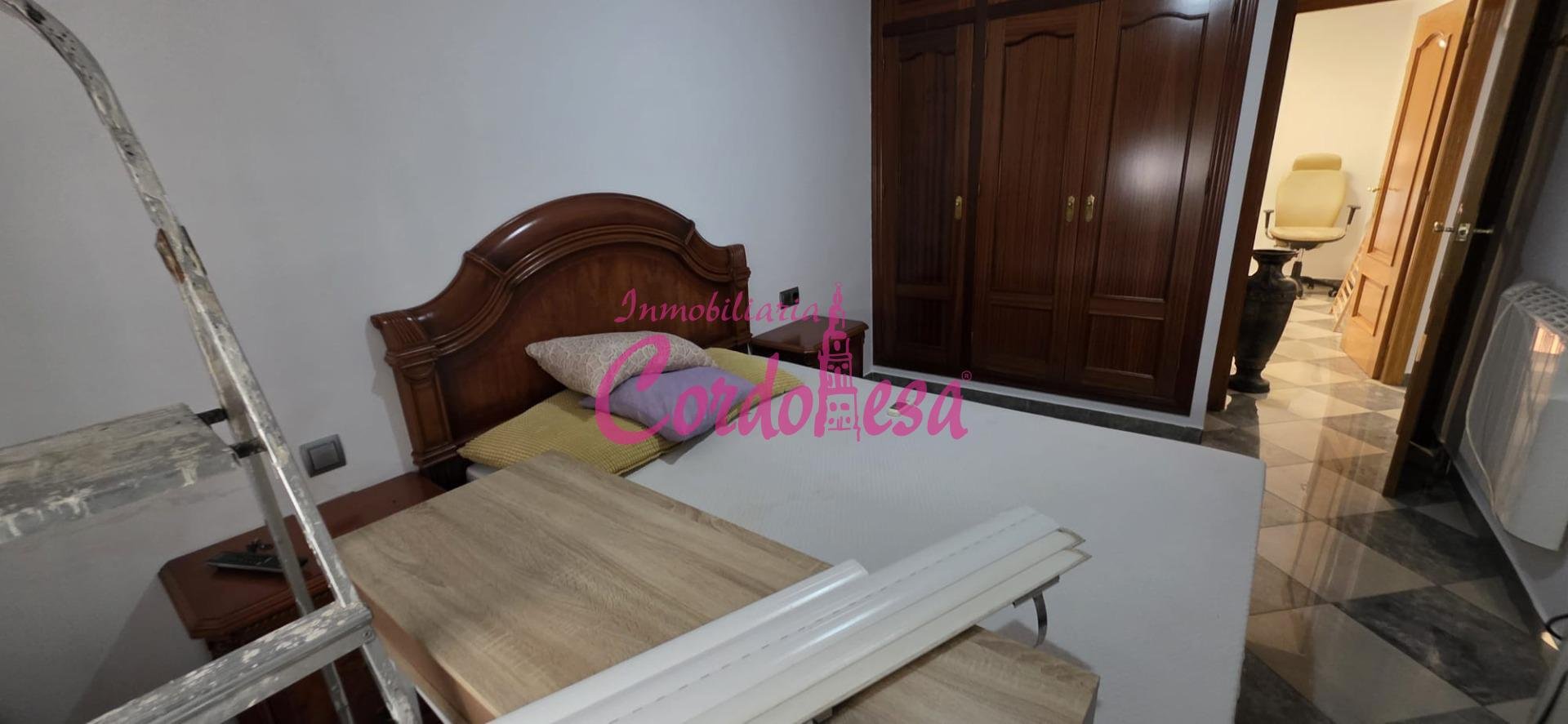 Pis de 70 m² a Còrdova