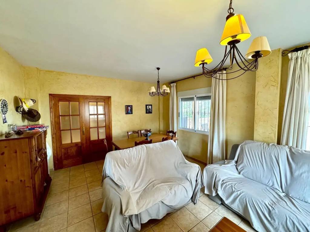 Casa de 150 m² en Jacarilla