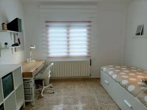 Habitación 240 m², La Almunia de Doña Godina