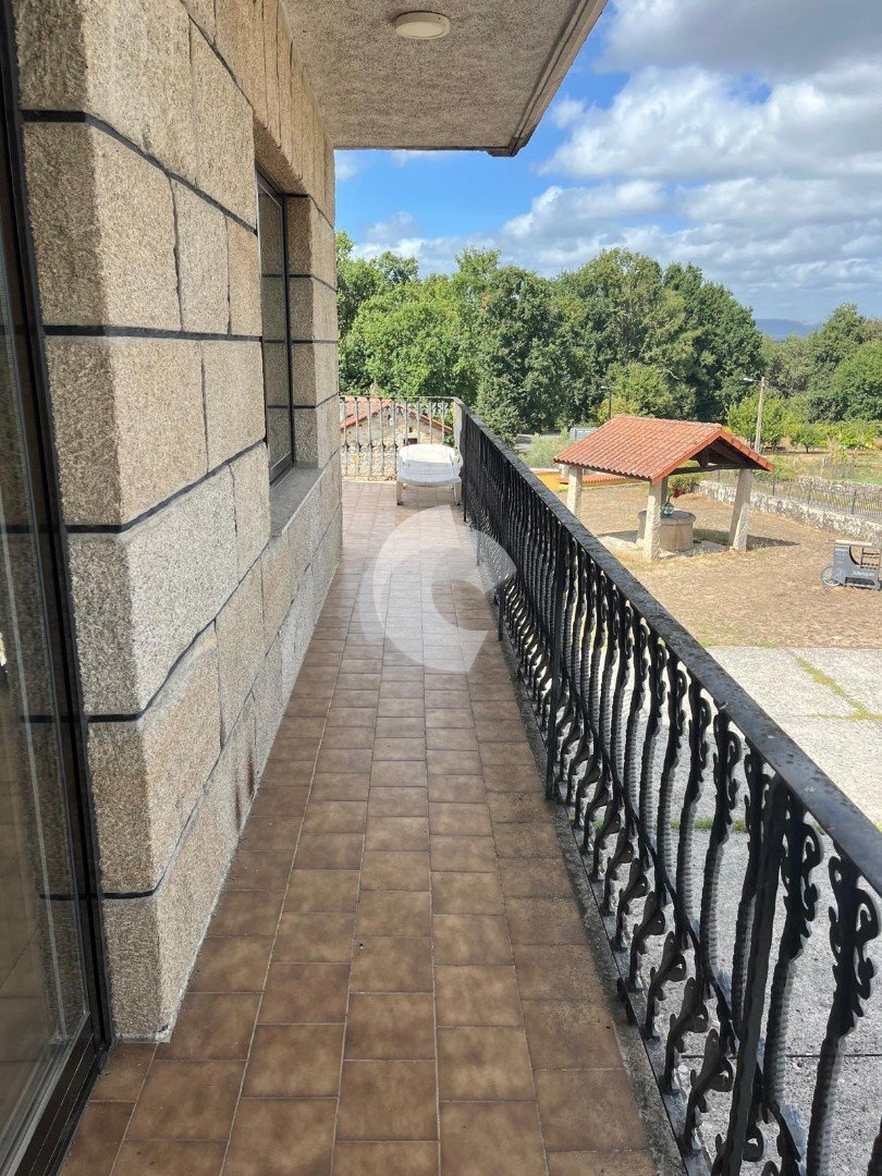 Casa de 300 m² en Ourense