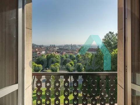 Piso de 212 m² en Oviedo