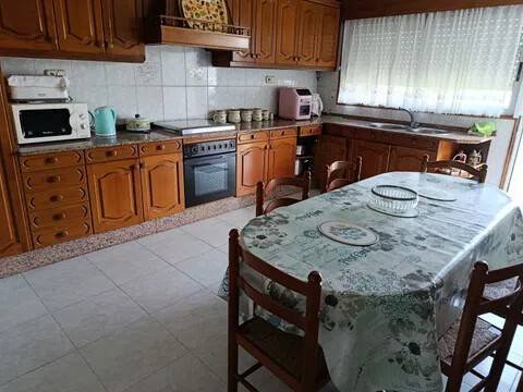 Casa de 80 m² en Oleiros