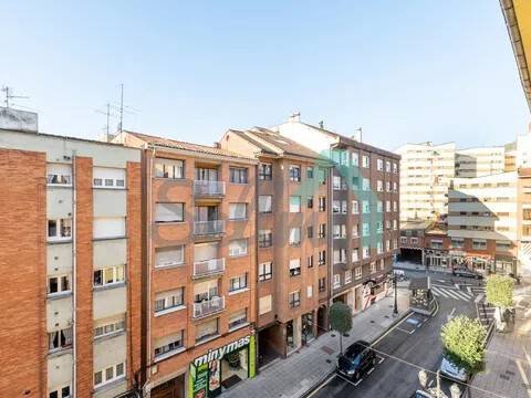 Piso de 103 m² en Oviedo