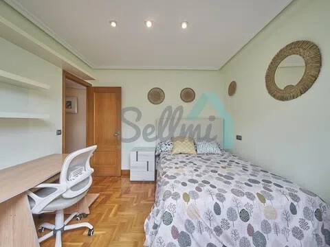 Piso de 70 m² en Oviedo