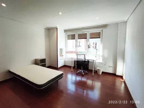Piso de 180 m² en Oviedo