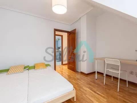 Piso de 80 m² en Oviedo