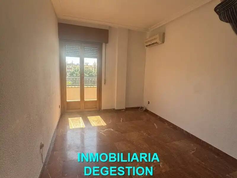 Piso de 190 m² en Linares