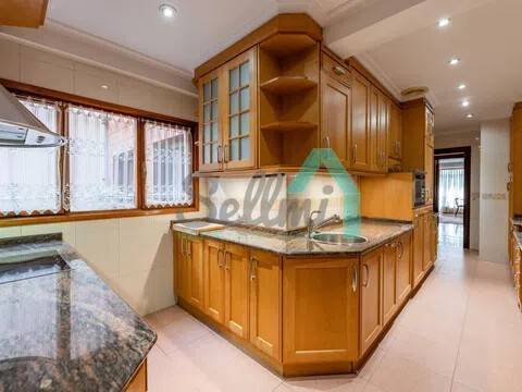 Piso de 131 m² en Oviedo