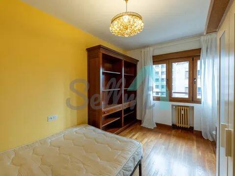 Piso de 126 m² en Oviedo