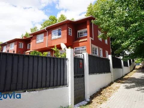 Habitación 260 m², Oleiros