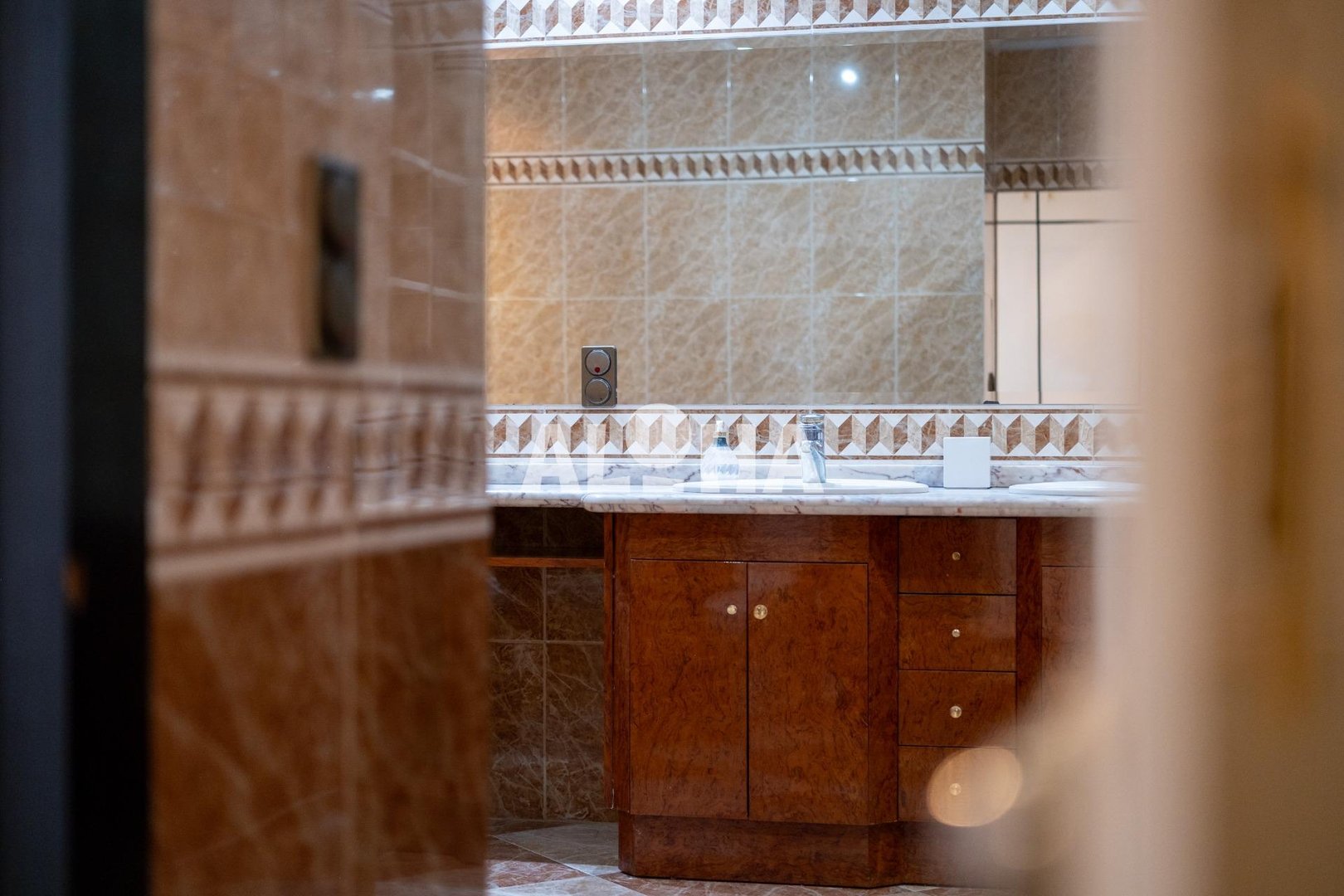 Zimmer 346 m², Montcada / Moncada
