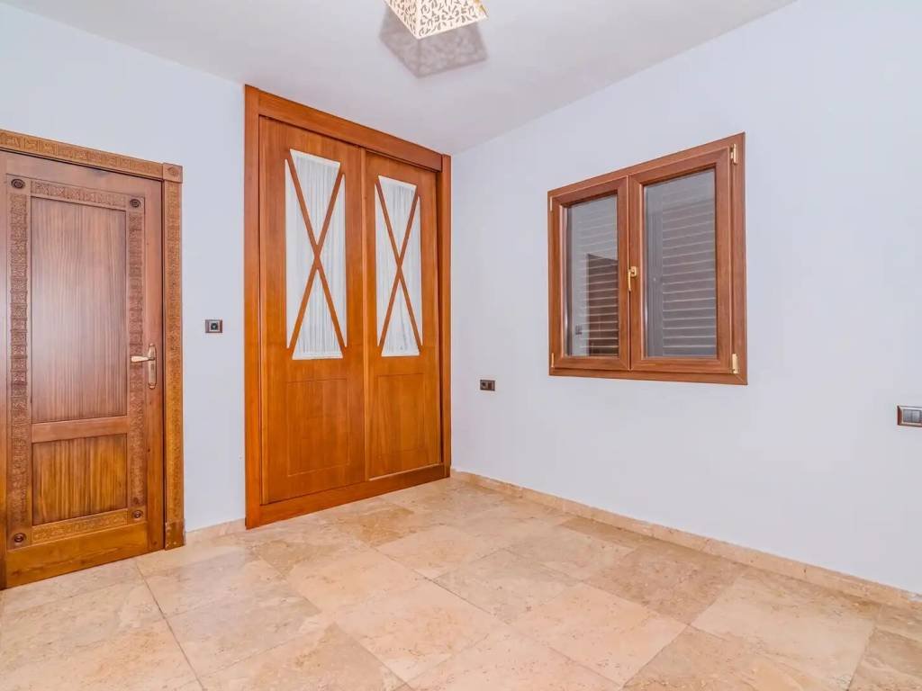 Casa de 350 m² en Las Gabias